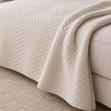 Malini Amelle Quilt - Taupe